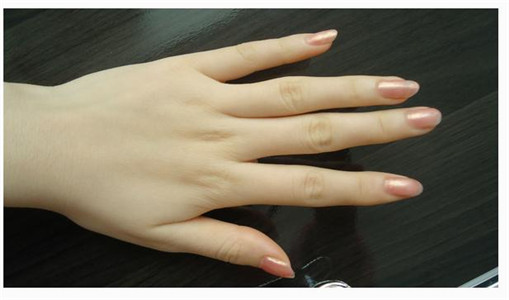 Tay gầy, thanh mảnh: Bàn tay người phụ nữ nhất định phải gầy, thanh mảnh. Ảnh: meiguoshenpo.com.