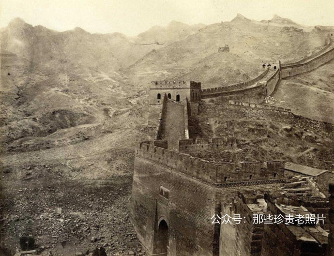 Một đoạn Vạn Lý Trường Thành 140 năm trước. Ảnh: sina.com.cn. 