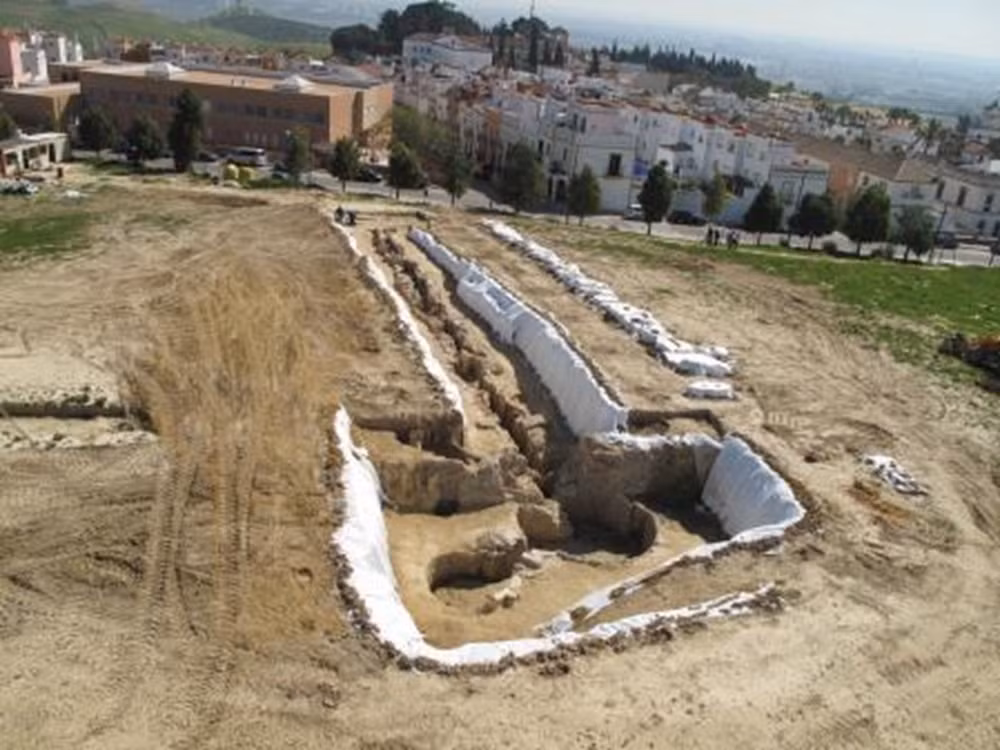 Ngôi mộ của bà ấy chứa một số vật phẩm có giá trị, chẳng hạn như lược ngà voi và ngà voi, và đã khiến các nhà nghiên cứu đánh giá lại các quan niệm trước đây về vai trò của phụ nữ trong thời đại này. Có vẻ như bà đạt được địa vị của mình thông qua những thành tựu cá nhân hơn là quyền lực được thừa hưởng. Ảnh: @La Vanguardia. 