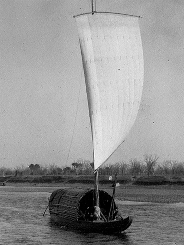 Một chiếc thuyền gỗ trên sông Tô Châu Thượng Hải năm 1928. Ảnh: sina.com.cn.