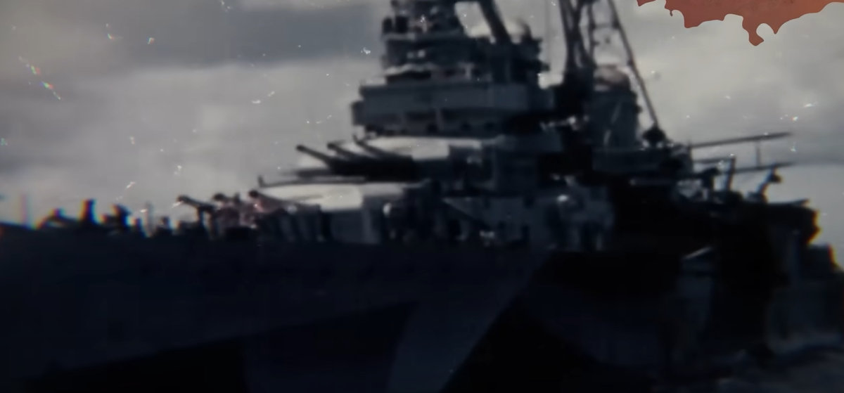 Ngay sau nửa đêm, tàu USS Indianapolis đã chạm trán với một tàu ngầm Nhật Bản. Tàu ngầm Nhật Bản này đã bắn ngư lôi và đánh chìm tàu USS Indianapolis trong vòng 12 phút. Ảnh: @Weird History.