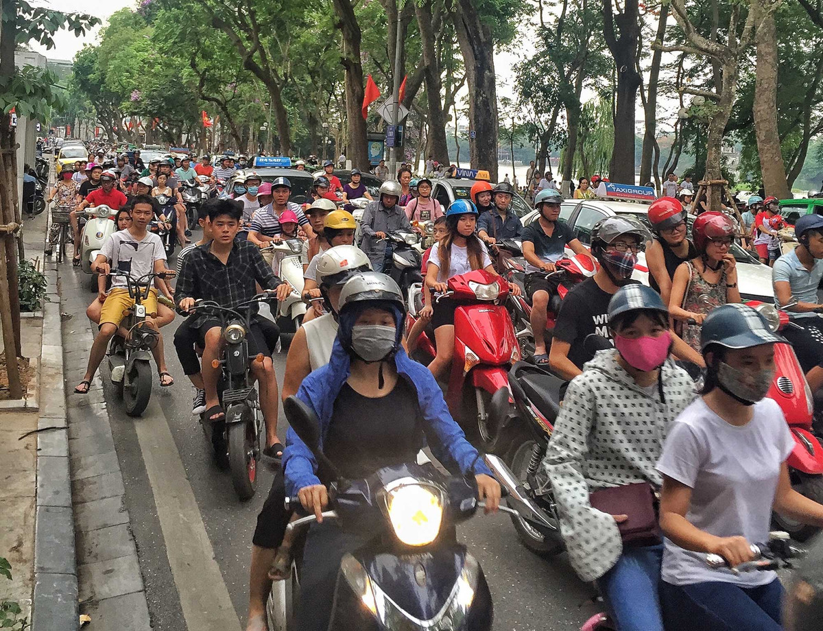 Hình ảnh lúc tắc đường quen thuộc ở Việt Nam dưới ống kính người nước ngoài.