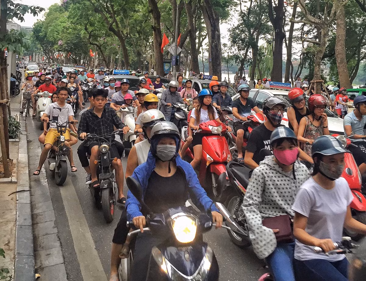 Hình ảnh lúc tắc đường quen thuộc ở Việt Nam dưới ống kính người nước ngoài.