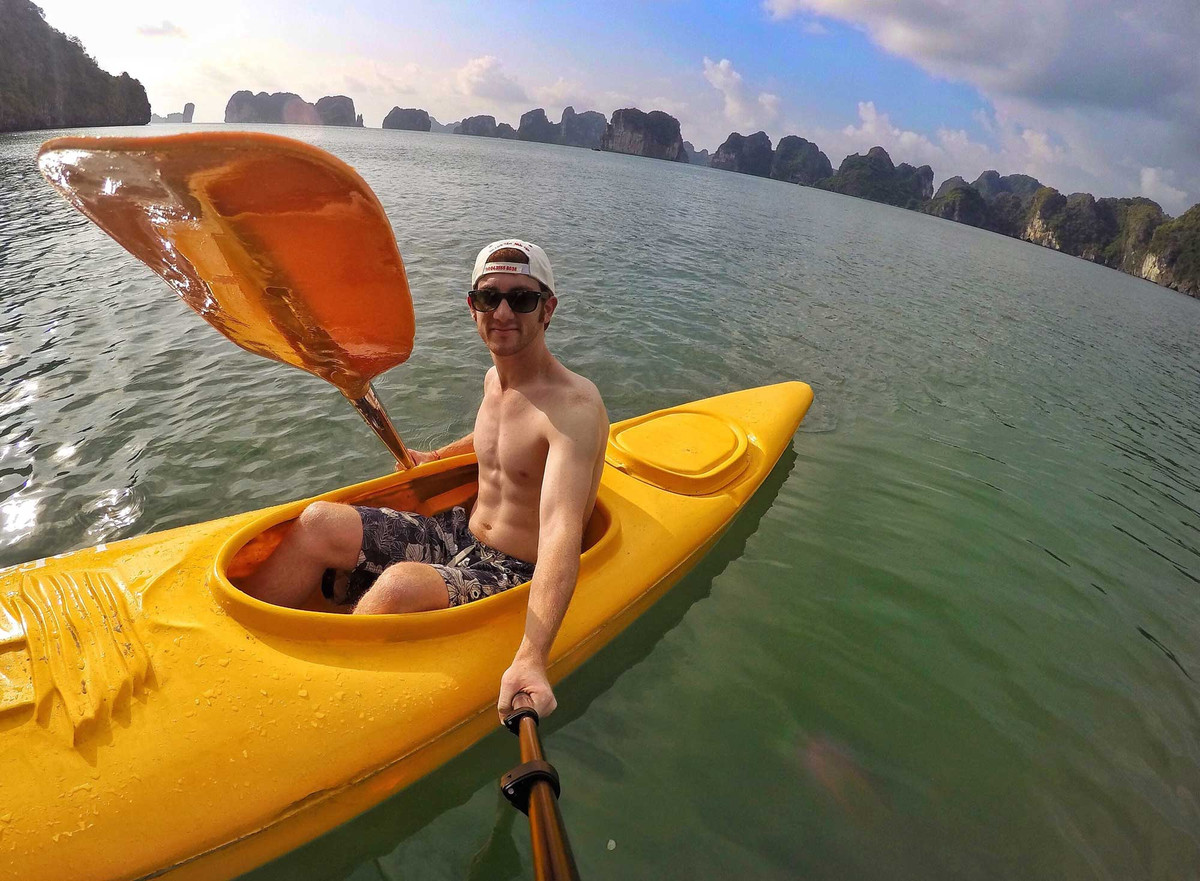 ...hay tới Vịnh Hạ Long.