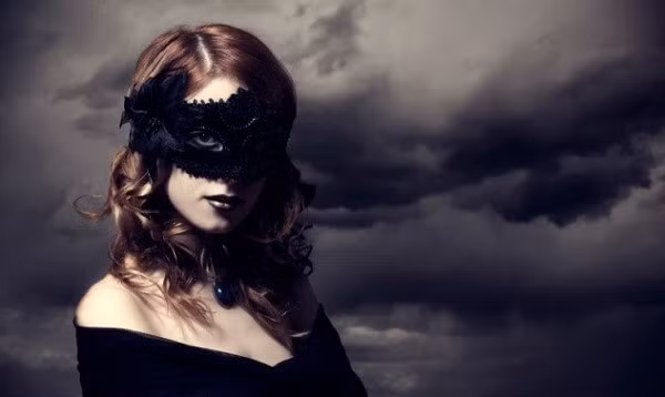 Mơ thấy thị trấn ma: Điều này đồng nghĩa với việc bạn luôn cảm thấy cô đơn, lạc lõng trong hiện tại và luôn hoài niệm về quá khứ. Lời khuyên dành cho bạn là hãy trân trọng những gì trước mắt đừng nên quá luyến tiếc những chuyện đã qua. (Bài viết chỉ mang tính tham khảo, cung cấp nội dung chiêm nghiệm vui cho bạn đọc)