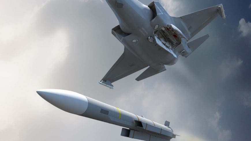 Ấn Độ cũng trang bị tên lửa MBDA Meteor trên máy bay phản lực Rafale, một tên lửa có tầm bắn khoảng 193km và nổi tiếng với vùng không thoát lớn nhờ động cơ ramjet. Trong khi tên lửa MBDA Meteor vẫn là một vũ khí đáng gờm, nhưng tầm bắn xa hơn của PL-15 mang lại cho Pakistan lợi thế tiềm năng trong việc tấn công mục tiêu, trước khi máy bay phản lực của Ấn Độ có thể phản ứng. Ảnh: @MBDA Inc.