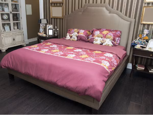 Thực vậy, chuyên gia khuyên cặp đôi nên ngủ riêng hoặc ngủ chung trên những chiếc giường thật rộng để đảm bảo sức khỏe thể chất lẫn tinh thần. Chất lượng giấc ngủ tốt ảnh hưởng đến thái độ, tạo không gian sống tích cực để mỗi cá nhân phát triển.