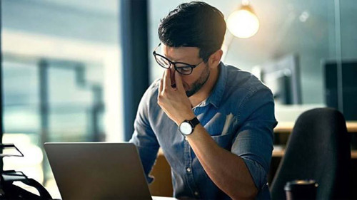 Trong khi đó, y học hiện đại cho rằng ban đêm là thời điểm cơ thể nghỉ ngơi, giải độc, tự sửa chữa. Thức đêm làm tăng gánh nặng cho các cơ quan trong cơ thể. Lâu dần khiến sức đề kháng giảm, cơ thể suy kiệt. Để tăng cường dương khí, nam giới nên làm tốt hai việc sau: