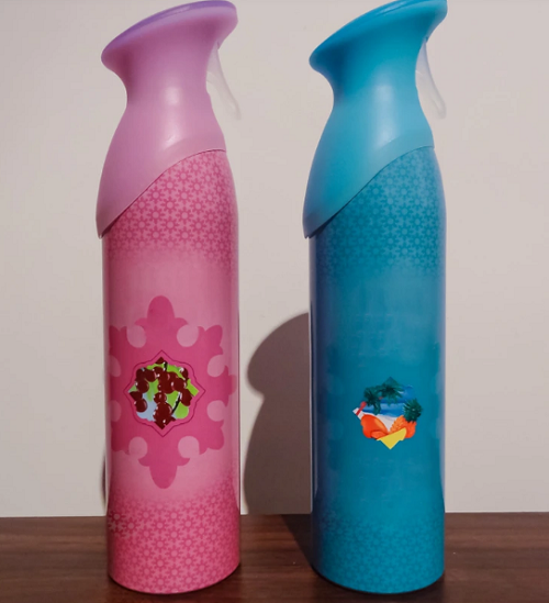 Sử dụng sản phẩm khử mùi. Hầu hết các sản phẩm khử mùi hôi đều chứa hóa chất độc hại để trung hòa mùi hôi. Chúng là những chất tiềm ẩn mối nguy dị ứng, khiến môi trường sống dễ nhiễm độc hơn.