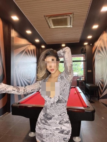 Sở hữu thân hình bốc lửa, trang điểm bắt mắt, tạo dáng với tư thế đánh bóng dứt khoát, những cô gái này tạo nên sự hấp dẫn khó rời.