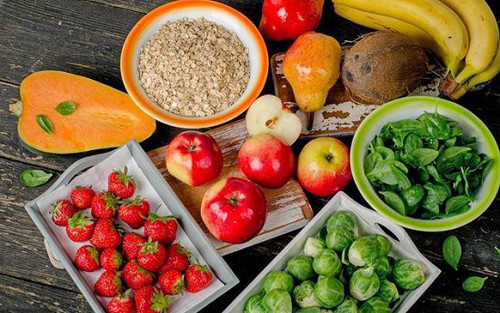 Để tận dụng lợi ích ngũ cốc, rau, trái cây, bạn nên duy trì chúng trong chế độ ăn hàng ngày. Mỗi ngày, bạn nên tiêu thụ ít nhất 30g xenlulozo từ thức ăn. Duy trì chế độ ăn chủ yếu từ thực vật, nên ăn đa dạng thực phẩm, ăn ít nhất 5 bữa/ngày. Hạn chế đồ ăn nhanh nhiều chất béo, tinh bột, đường và thực phẩm chế biến sẵn; góp phần kiểm soát lượng calo nạp vào, duy trì cân nặng phù hợp.