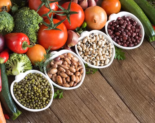 Ăn nhiều ngũ cốc, rau, trái cây. Ngũ cốc, rau, trái cây chứa nhiều dưỡng chất cho cơ thể phát triển, ngăn ngừa bệnh tật. Điều đặc biệt, nhóm thực phẩm này giàu chất xơ, rất có lợi cho hệ tiêu hóa.