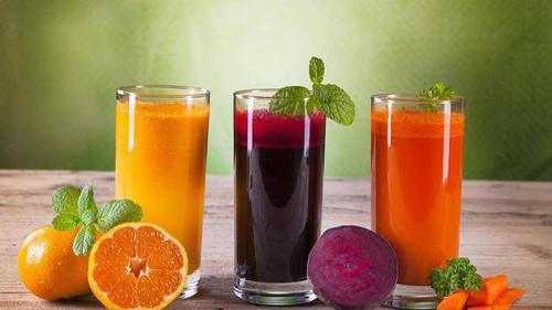 Nước ép trái cây. Nước ép trái cây không chỉ thơm ngon mà có lợi cho sức khỏe. Tuy vậy, bạn cần cân nhắc lượng ăn hợp lý, không phải ăn càng nhiều càng tốt. Thực tế, lượng đường trong một số loại nước ép trái cây cực lớn.