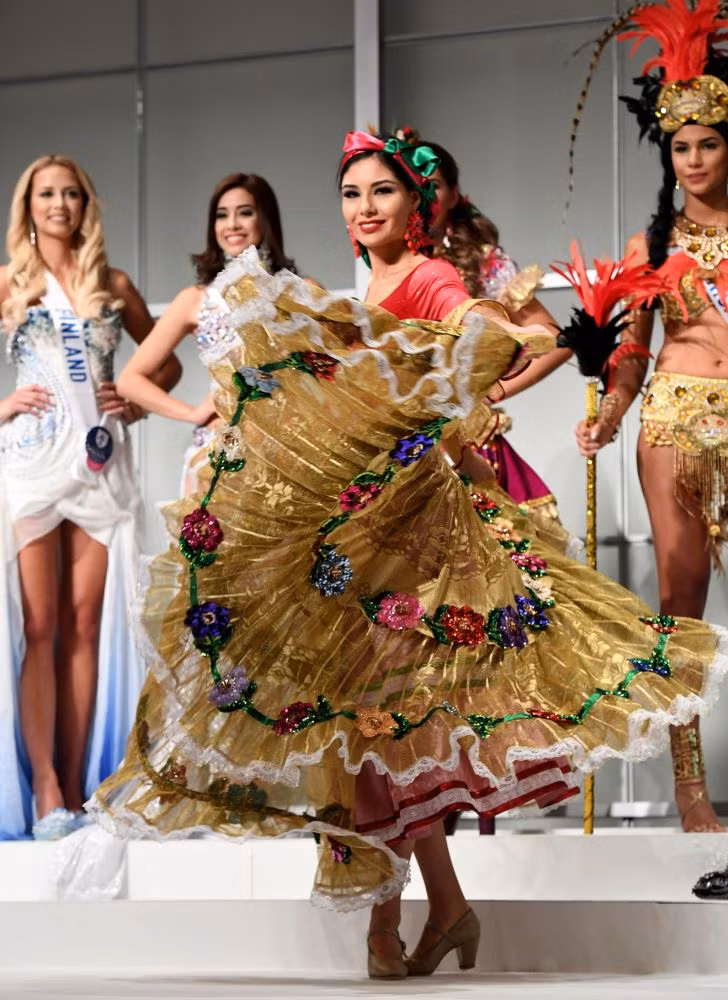 Người đẹp Maria Geraldine Ponce Mendez đến từ Mexico.