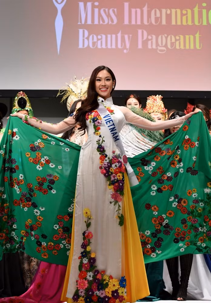 Phạm Ngọc Phương Linh đại diện cho Việt Nam dự cuộc thi sắc đẹp Miss International Beauty Pageant.