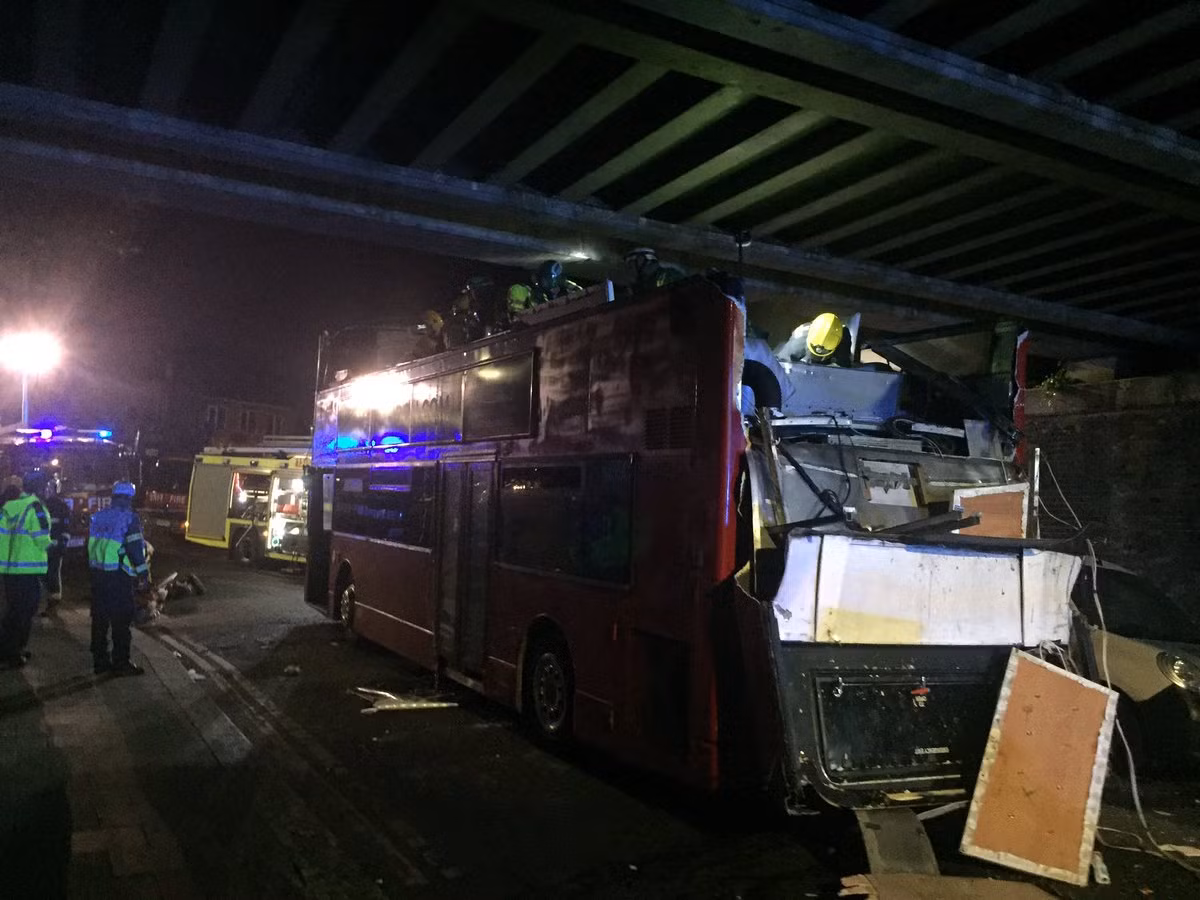 Ngay sau khi vụ tai nạn nghiêm trọng xảy ra, lực lượng cứu hộ và cảnh sát đã được huy động tới hiện trường. Ảnh: RT.