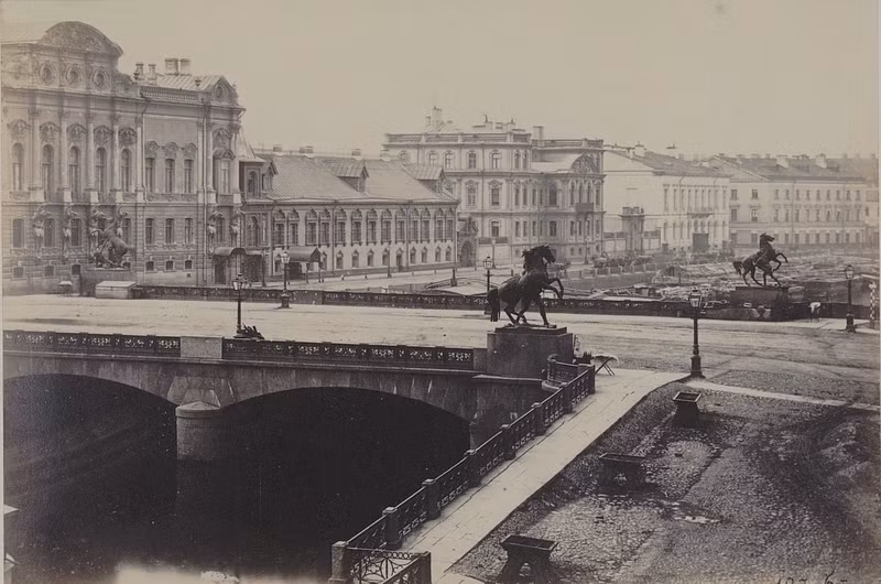 Cây cầu Anichkov trong thành phố St. Petersburg.