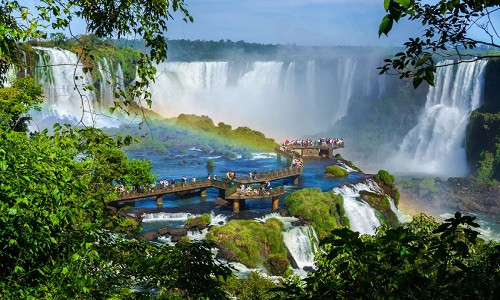 Cảnh đẹp như tranh vẽ ở thác nước Iguazu nằm trên biên giới Brazil và Argentina.