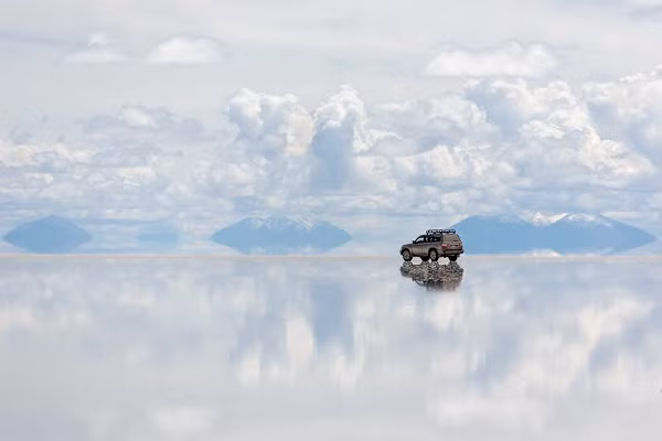 Cánh đồng muối Salar de Uyuni ở Bolivia là cánh đồng muối lớn nhất thế giới.
