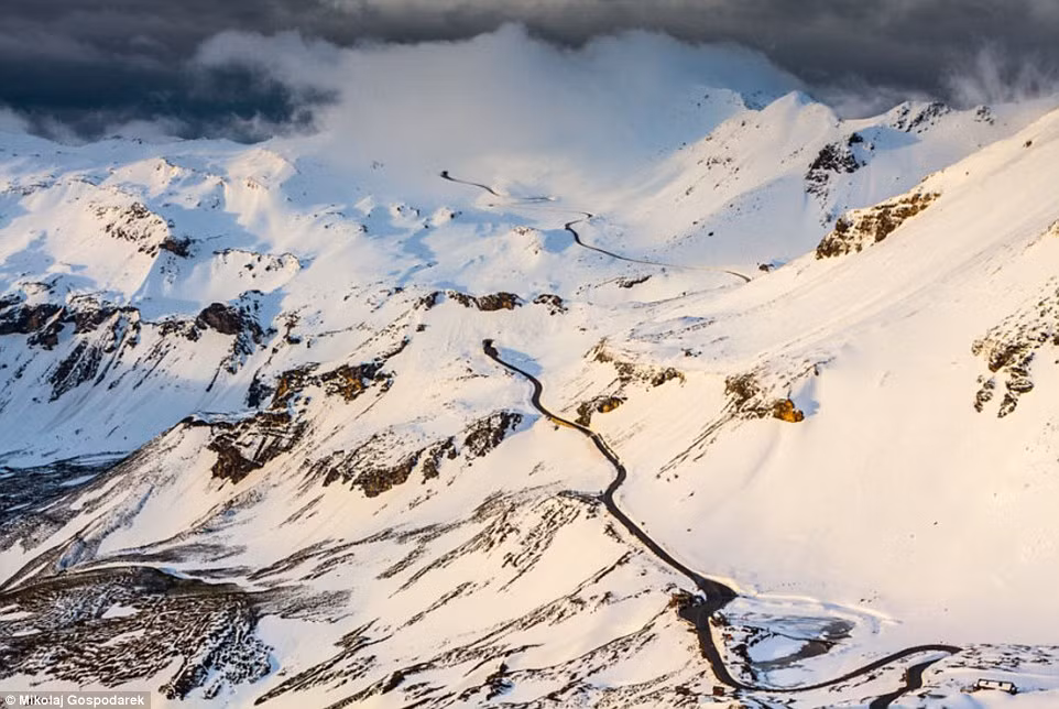 Cung đường chạy qua vùng núi từ thành phố Bruck ở bang Salzburg cho tới Heiligenblut, bang Carinthia của Áo.