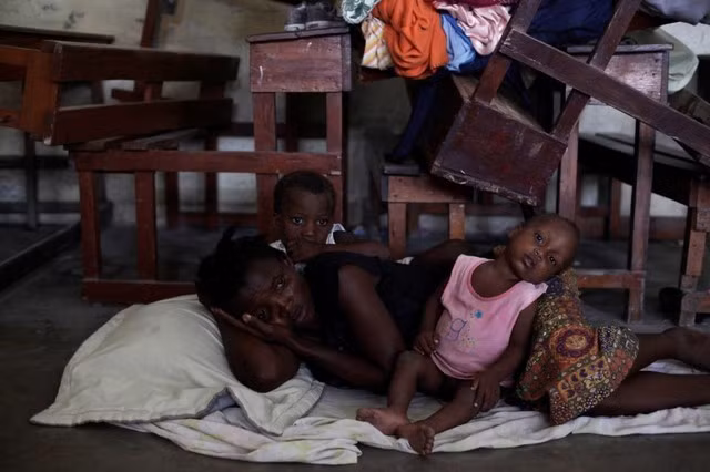 Tại Guantanamo, Cuba, người dân được sơ tán đến nơi trú ẩn an toàn hoặc chỉ ở trong nhà.