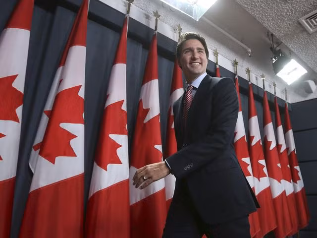 Phong cách lịch lãm của Thủ tướng Canada điển trai Justin Trudeau luôn khiến các chuyên gia thời trang phải "ngả mũ" thán phục.