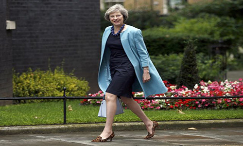 Những bộ trang phục và giày cao gót của Thủ tướng Anh Theresa May luôn gây ấn tượng. Phong cách thời trang tinh tế phần nào giúp “bà đầm thép” thứ hai của nước Anh luôn tự tin và đạt được thành công trong công việc.