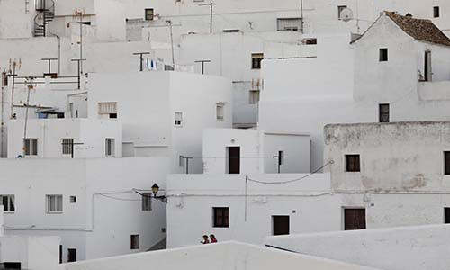 Toàn bộ nhà của người dân trong những ngôi làng trắng Pueblos Blancos ở Andalusia, miền nam Tây Ban Nha, đều được sơn màu trắng.
