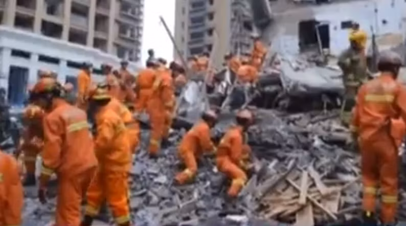 Hình ảnh tìm kiếm, cứu hộ tại hiện trường.