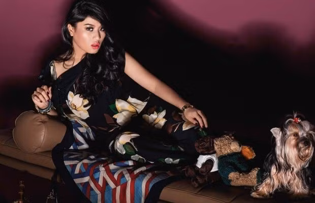 Công chúa Sirivannavari, 29 tuổi, là người con út của thái tử và người vợ thứ hai. Bà thích thể thao và thời trang.