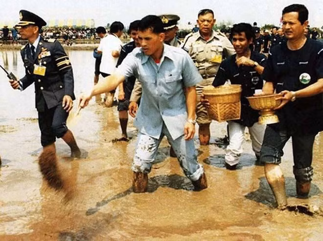 Trải qua 3 cuộc hôn nhân, thái tử có tổng cộng 7 người con. Trưởng nữ là công chúa Bajrakitiyabha (37 tuổi) và từng là đại sứ Thái Lan ở Áo từ năm 2012 đến 2014. Ảnh: Hoàng gia Thái Lan.