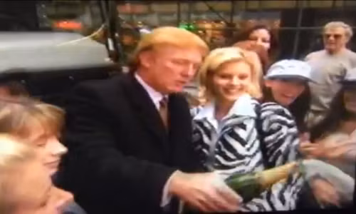Lo video Donald Trump trong 