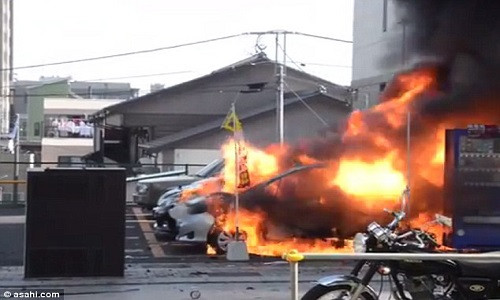 Vụ nổ kép kinh hoàng ở Nhật Bản xảy ra gần một công viên ở thành phố Utsunomiya, cách thủ đô Tokyo khoảng 96 km về phía bắc, vào khoảng 11h30 sáng ngày 23/10. Ảnh: Asahi.com.