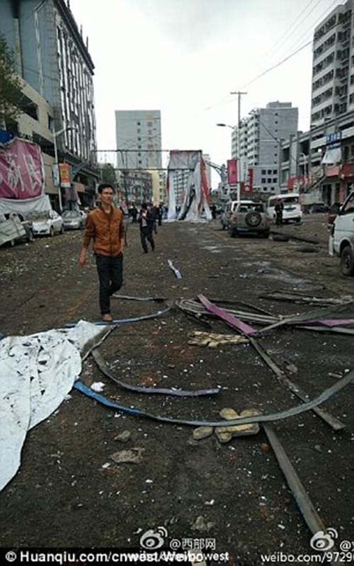 Các nhà chức trách chưa công bố nguyên nhân vụ nổ kinh hoàng trên. Tuy nhiên, theo người dân địa phương, nguyên nhân vụ nổ có thể là do các chất nổ được lưu trữ trái phép ở tầng hầm của tòa nhà. Ảnh: Weibo.