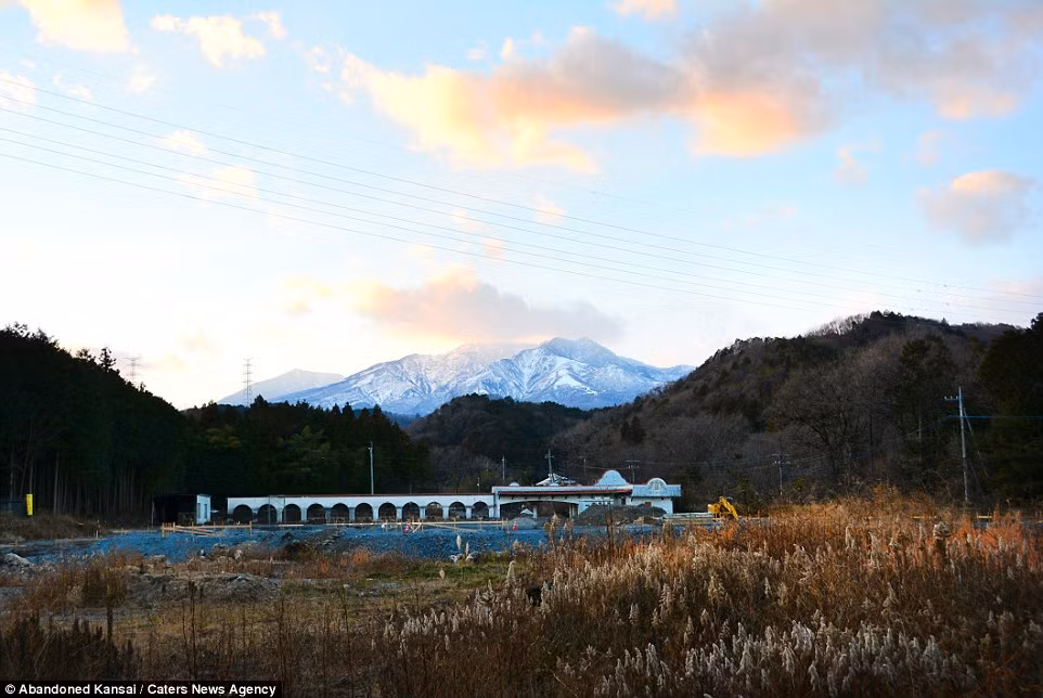 Được biết, Florian Seidel, một người yêu thích phương Tây từ khi còn nhỏ, đã đến thăm Western Village năm 2015 sau khi biết tin rằng, công viên này sẽ bị phá hủy.