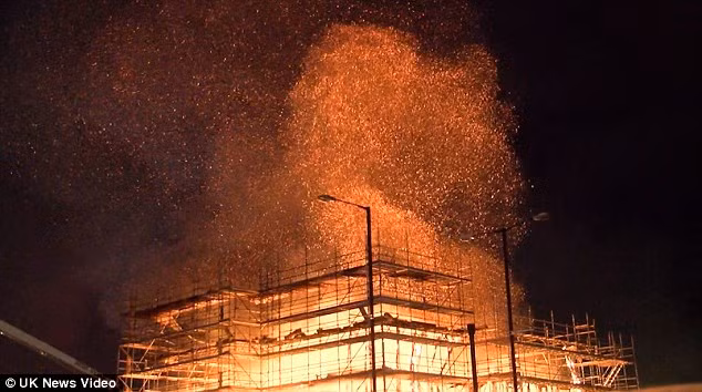 Tòa nhà đang xây dựng chỉ còn trơ khung. Ảnh: Daily Mail.