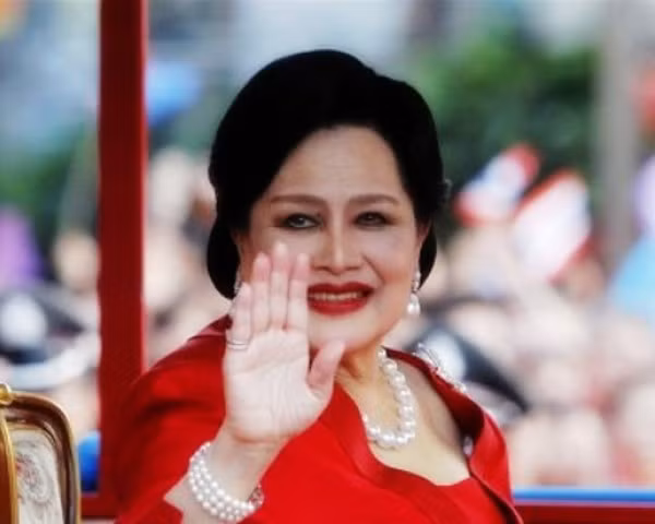 Hoàng hậu hiếm khi xuất hiện trước công chúng trong những năm gần đây. Ảnh: royalthaiconsulatetunis.com