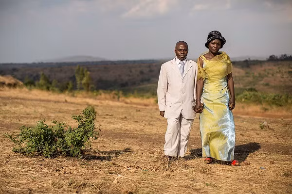 “Tôi cảm thấy rất hạnh phúc bởi vì từ giờ trở đi anh ấy thực sự là chồng của tôi. Thời khắc chúng tôi trao nhẫn cho nhau khiến tôi quá xúc động”, Antoinette chia sẻ.