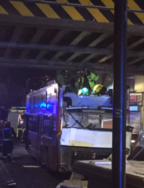 21 người bị thương được sơ cứu ngay tại hiện trường trong khi 5 nạn nhân khác được đưa tới bệnh viện. May mắn, không ai bị các vết thương đe dọa tới tính mạng. Ảnh: RT.