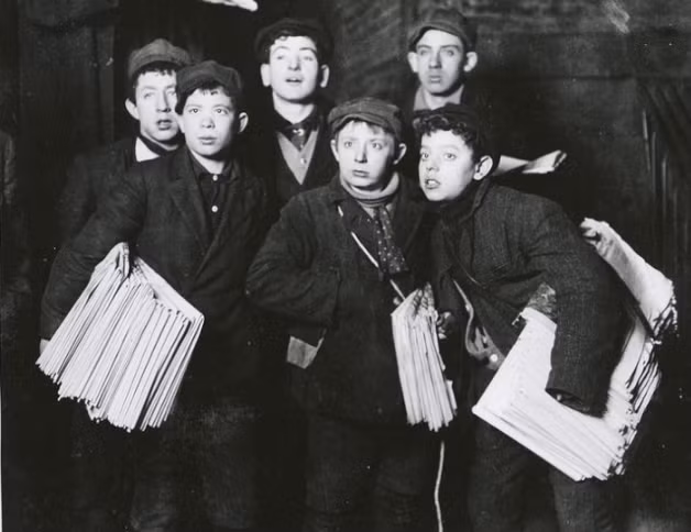 Được biết, vào cuối những năm 1800, ít nhất 10 nghìn bé trai vô gia cư sống lang thang trên đường phố ở thành phố New York.