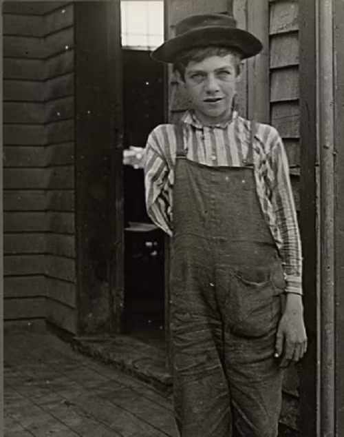 Năm 1900, khoảng 1 triệu người, trong đó đa số là trẻ em, bị thương khi làm việc tại một nhà máy ở Mỹ.