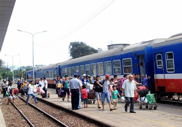 Hành khách đi tàu dịp Tết Nguyên đán 2024 cần lưu ý gì? Hanh khach di tau dip Tet Nguyen dan 2024 can luu y gi?