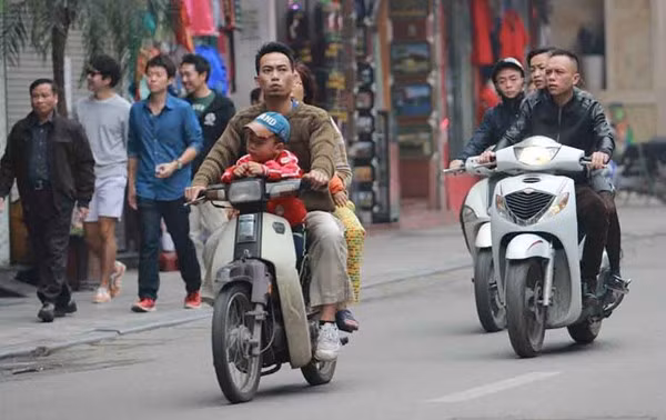 Xem dan Ha Noi vi pham giao thong ngay can Tet 2015