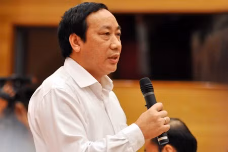 Theo ông Đinh La Thăng, căn cứ đề nghị của Thứ trưởng Nguyễn Hồng Trường và qua kiểm tra thực tế văn bản lưu tại Bộ Gao thông vận tải, Bộ đã có văn bản báo cáo đề nghị Tổng cục cảnh sát, Bộ công an xem xét điều tra để xử lý theo đúng quy định pháp luật. Về vấn đề tin nhắn, Bộ trưởng Đinh La Thăng nói Thứ trưởng Trường cũng đã có báo cáo với ban cán sự Đảng Bộ GTVT là các báo đưa về tin nhắn sai sự thật.