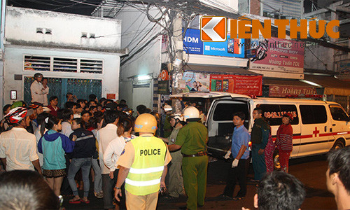 9. Nghệ sĩ Đỗ Linh bị sát hại sau khi quan hệ đồng tính. Khoảng 20h30 tối 26/1, nhiều người dân sống trong con hẻm đường Hưng Phú (nằm sát chân cầu Chánh Hưng, phường 10, quận 8, TP HCM) phát hiện ở căn nhà 3 tầng nằm trong hẻm có nhiều máu chảy ra. Sự việc được báo ngay cho công an địa phương và dân phòng. Khi công an phá cửa sắt để vào trong thì bàng hoàng phát hiện một anh Bùi Công Trình (nghệ sĩ cải lương có nghệ danh Đỗ Linh, 42 tuổi, quê Long An) nằm chết ngay cửa, trên người có nhiều vết đâm, máu chảy lênh láng.