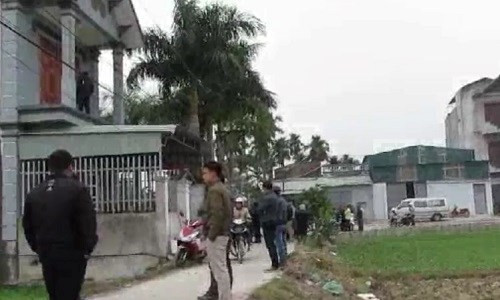 8. Án mạng kinh hoàng, chú rể bị sát hại đêm tân hôn ở Hải Phòng. Sáng 31/1, người dân thôn Đống Am (xã Thủy Đường, huyện Thủy Nguyên, Hải Phòng) bàng hoàng khi nghe tiếng kêu la từ nhà anh Nguyễn Tất Long (SN 1985). Khi tới nơi, người dân và người thân anh Long phát hiện anh này đã tử vong trong tình trạng nằm trên giường, cổ có vết cắt sâu. Nhiều vết máu được phát hiện xung quanh khu vực nạn nhân nằm.