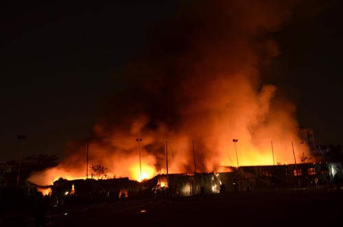 2. Cháy kho hàng nội thất 4.000 m2 ở Sài Gòn, hàng trăm chiến sĩ trắng đêm chữa cháy. Vụ hỏa hoạn nghiêm trọng trên xảy ra tại kho hàng trang trí nội thất Minh Thành rộng hơn 4000m2 (địa chỉ trên đường Lê Hồng Phong nối dài, phường 12, quận 10) vào khoảng gần 0h ngày 6/2. Do kho hàng khá rộng, lại chứa nhiều sản phẩm gỗ nên lãnh đạo cảnh sát PCCC phải điều động 150 cán bộ, chiến sĩ từ lực lượng chữa cháy của nhiều đơn vị như quận 1, 3, 8, 11, cứu hộ cứu nạn và 18 xe chuyên dụng đến tham gia chữa cháy.