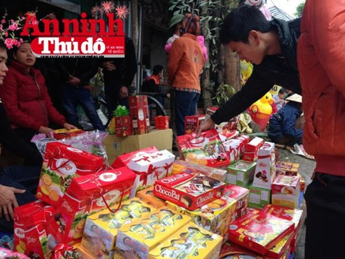 Hang gia hang nhai tran ngap thi truong dip Tet