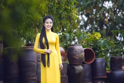 Ngọc Anh chia sẻ, cô được biết đến Phù Lãng - làng nghề nổi tiếng với phương pháp nung gốm rất khác biệt có thể tạo ra những vết táp trên bề mặt gốm mà không phương pháp nào có thể thay thế nổi.