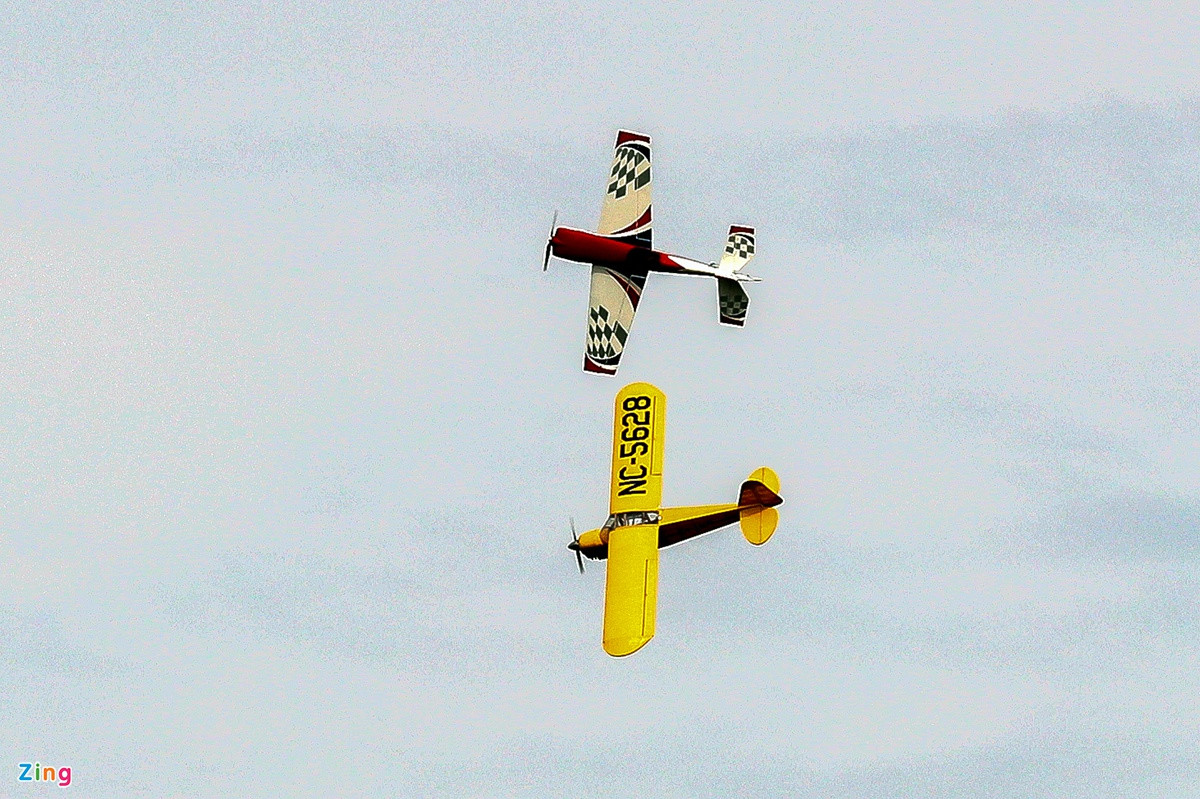 Người chơi cần tập trung cao độ trong mỗi tình huống. Chỉ một sai sót nhỏ cũng có thể khiến máy bay mất điều khiển, dẫn đến va chạm, thậm chí gây tai nạn cho người xem.